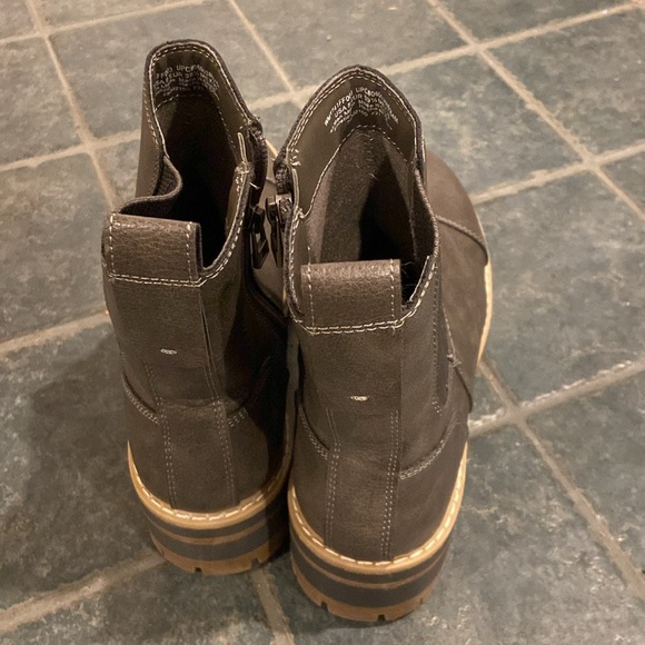 NWOT! Time and Tru size 8, faux brown leather lug sole boots! - Picture 5 of 5